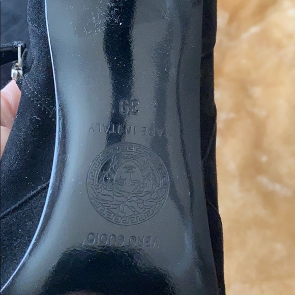 Versace - Picture 16 of 17